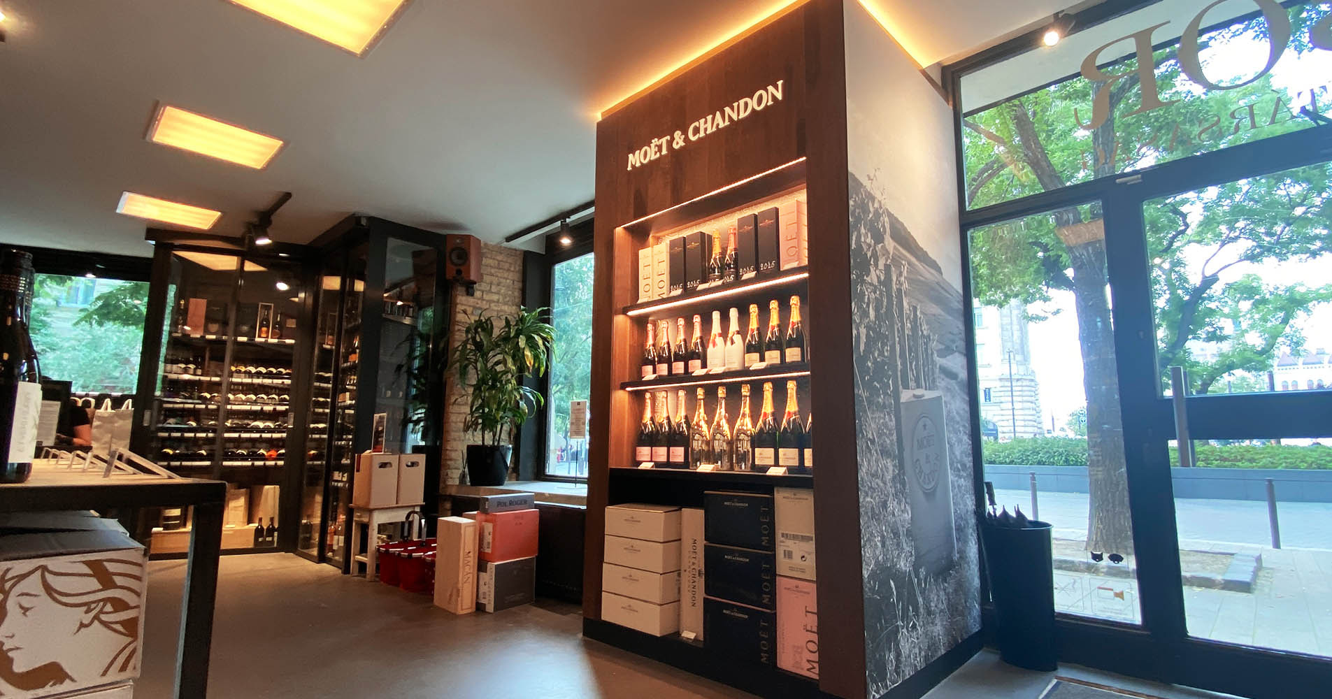 MOËT & CHANDON DISPLAY DESIGN