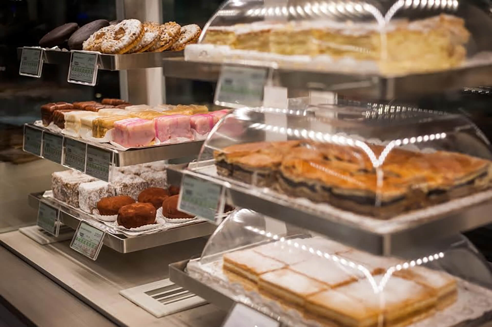 Cakes in premium environment Cakes in premium environment