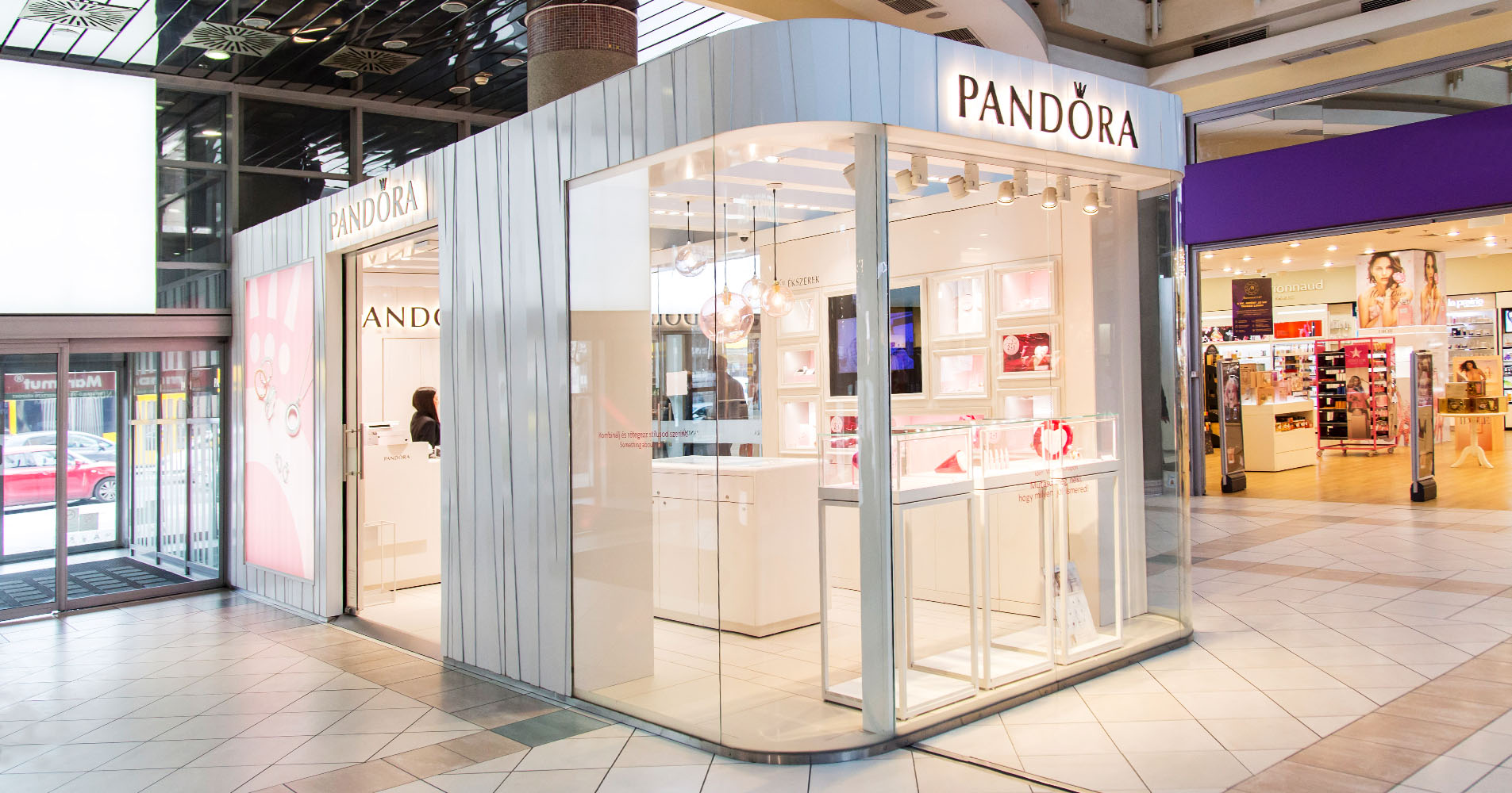 Pandora in on sale store shopping
