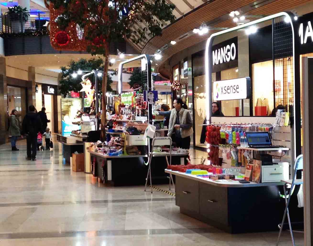 Shopping mall stand design